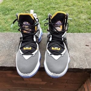 Nike LeBrons 19 Basketball Shoes